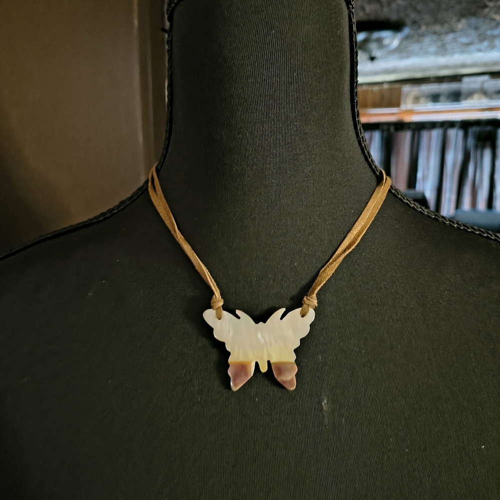 Butterfly Shell Pendant Necklace in Cream and Brown